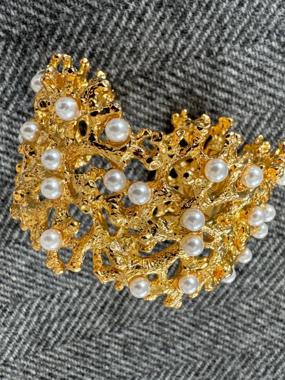 KENNETH JAY LANE BRACELET -GOLDEN SEA CUFF WITH PEARLS